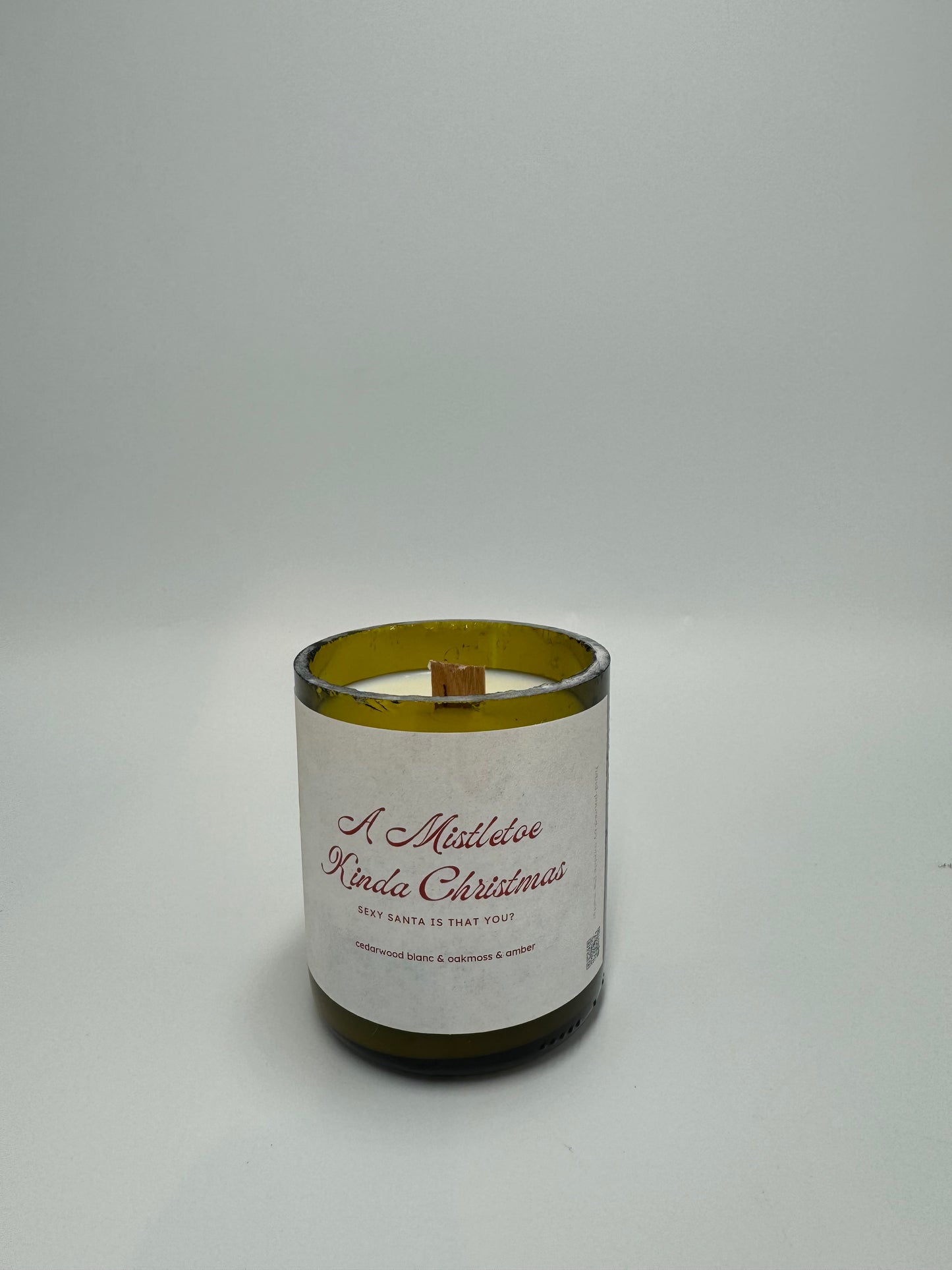 A Mistletoe Kinda Christmas - Cedarwood Blanc & Oakmoss & Amber Soy Wax Candle