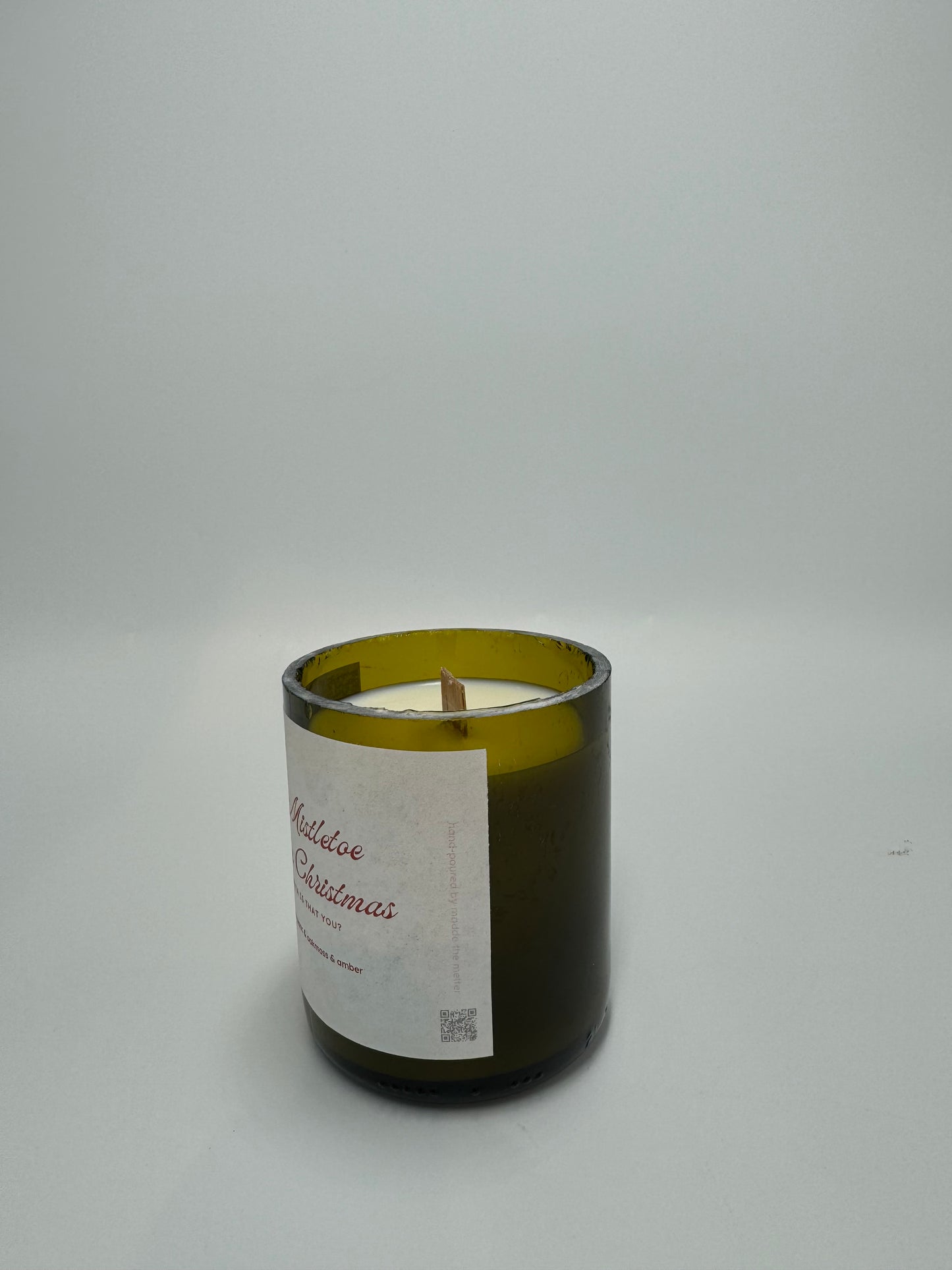 A Mistletoe Kinda Christmas - Cedarwood Blanc & Oakmoss & Amber Soy Wax Candle