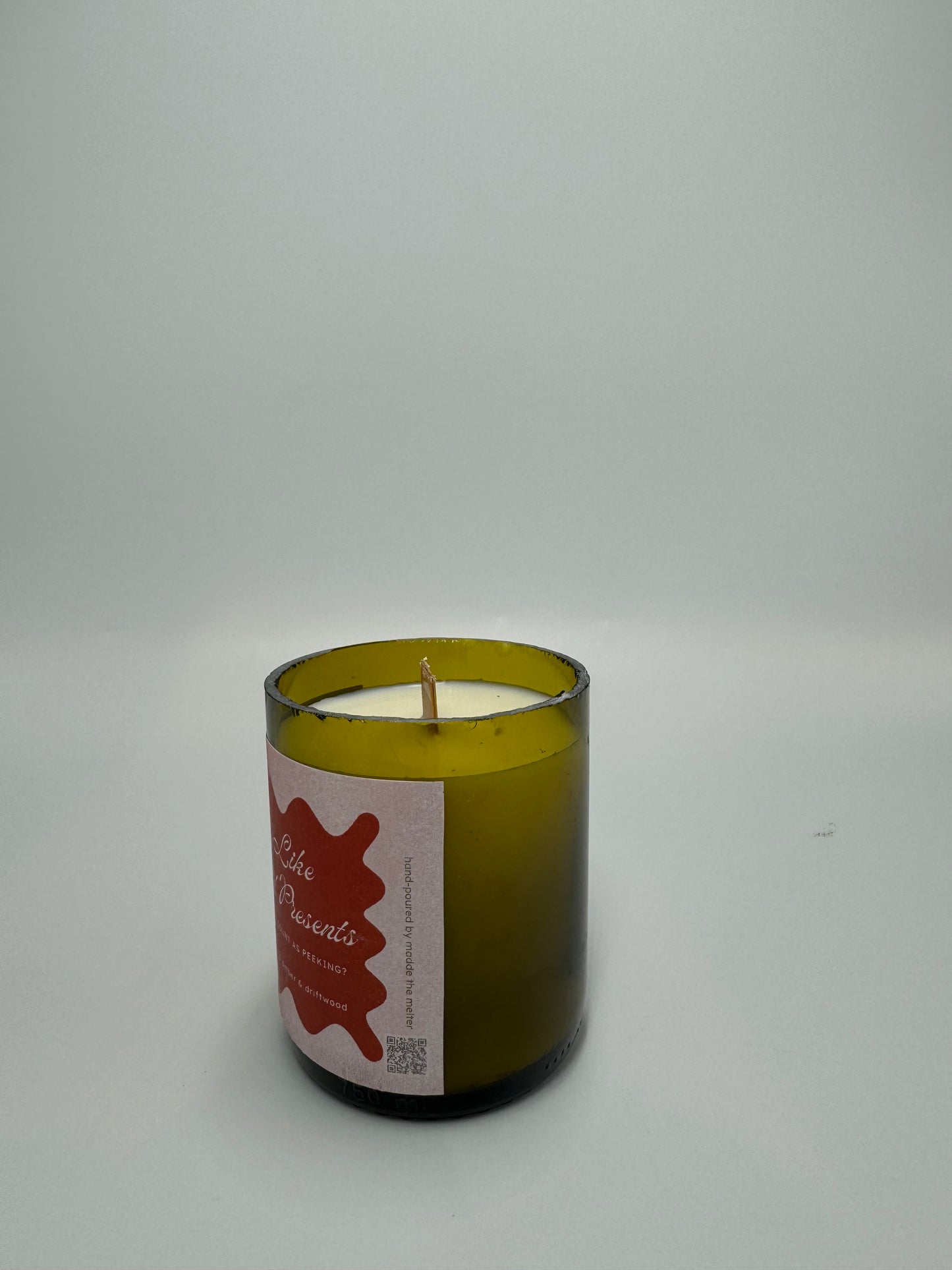 Sweet Like Unopened Presents - Black Currant & Jasmine & Amber & Driftwood Soy Wax Candle